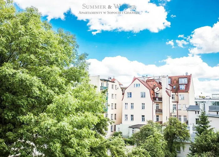 Family Luxury Wonder Heaven , 50M M Cassino Street, First - 3 Bedrooms&Studio, Second - 2 Bedrooms&Studio, Private Parking W Cenie, Summerwinter Brand